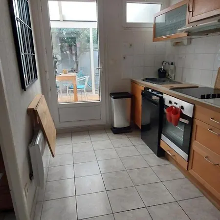 Centre - Maison De - 2 - 4 Personnes - 60 M2 Avec Parking Gratuit Prive, Wifi Et Clim * Sète
