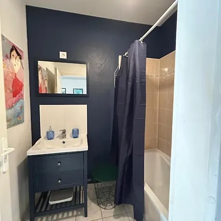 Centre - Maison De - 2 - 4 Personnes - 60 M2 Avec Parking Gratuit Prive, Wifi Et Clim *