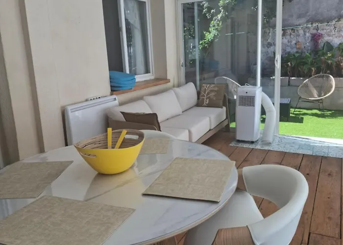 Centre - Maison De - 2 - 4 Personnes - 60 M2 Avec Parking Gratuit Prive, Wifi Et Clim 度假居